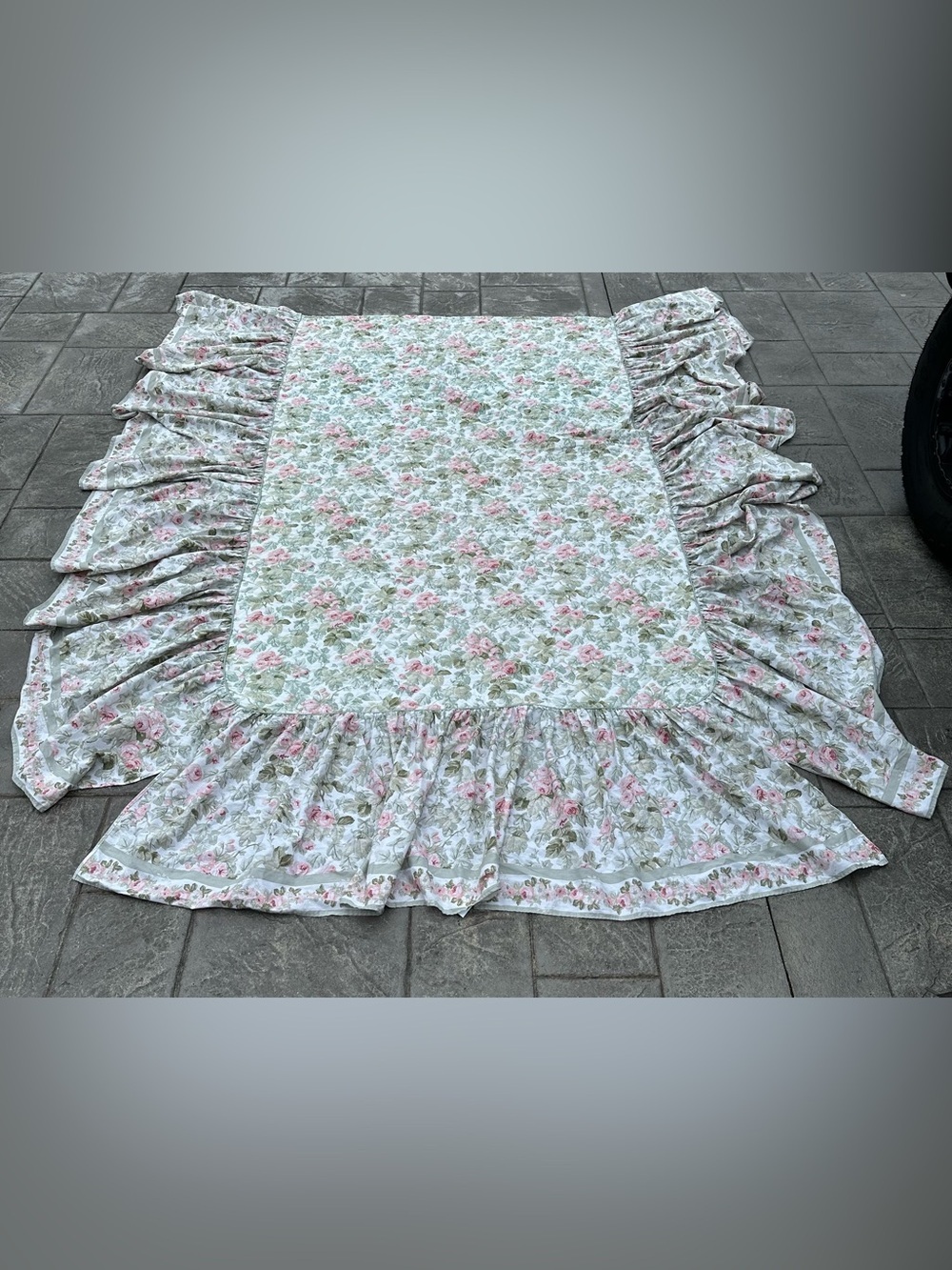 VTG Laura Ashley Full Cottage Rose Floral Comforter Quilt with Built In Bedskirt